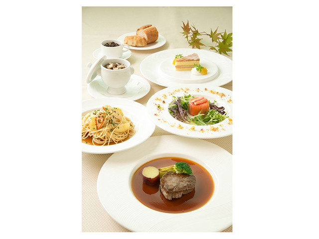 Season Dining LOTUS GARDEN