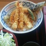 鞍馬 - 天丼、、、エビ天２本、イカ天、ししとう天、ナス天、カボチャ天が乗ります、、うーまーいーぞー!