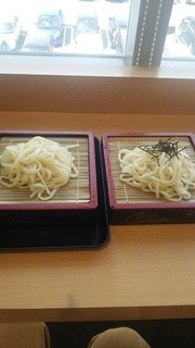 Kurama - ざるうどん二段の大盛り※この日はそばでなくうどんが食べたかったので、うどんに変更しました。※めん大盛りにしますと麺つゆも二杯付いてきます。
