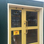 オーノ ボーノ - オシャレなマットペイントのドア。