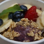 Island Vintage Coffee - アサイーボウルの中にはアサイースムージーたっぷり