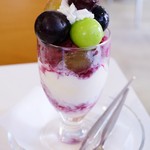 フルーツパーラーフクナガ - ぶどうパフェ
