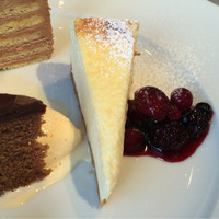 銀座 ハプスブルク・ファイルヒェン - 【ケーゼトルテ】数量限定の特製チーズケーキ。
                フンワリとした柔らかさとチーズケーキの濃厚さを兼ね備えた、優秀なケーキ。