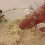 サダハルアオキ・パリ - 使用する小麦粉は指の指紋にも入らないほど細かい