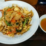 新華苑 - 新メニューの野菜炒め丼９００円