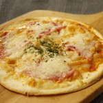 Ginza Suri Handoreddo Ba - ボローニャソーセージのピザ