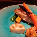 大どころ - 対馬の赤ムツ・・これも大きくて立派な品ですよ。大きく厚みがありますけれど、写真は一人分です。
      こんな大きな「赤ムツ」初めて見たような気がします。