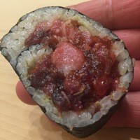 初音鮨 - 豪華なマグロ手巻き
