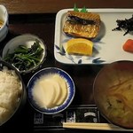 食事処やはぎ - 朝食はこんなです。他に納豆パックとか、冷蔵庫にあります。