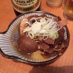 浦野屋 やきとん てるてる - もつ煮玉子入り450円はお酒がススムくん