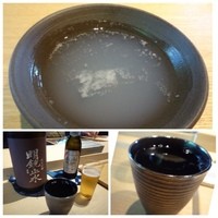 鮨 麻生 平尾山荘 - 最初に「蛤のお汁」、、蛤の旨みが凝縮されていて、美味しいこと。
                車ですので主人は「ノンアルコールビール」、
                私は日本酒「明鏡止水」を頂きます