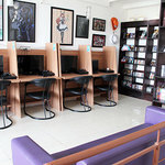 COMIC CAFE MONMON - コミックカフェモンモンの２階はインターネットとゲーム、漫画等が取り揃えてある