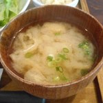 E’s cafe - ランチ：豚肉のエスニックごはん　おみそ汁
