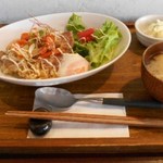 E’s cafe - ランチ：豚肉のエスニックごはん