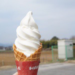 加藤牧場 Baffi - ソフトクリーム（ミルク味・ワッフルコーン300円）
