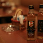 Rupan - ニッカ黒、淡麗水割りボトル：500円　クーラーには、常連さんのボトルキープでいっぱいです！