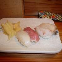 鮨処いちい - 平目、中とろ、牡丹海老、黒ホッキ（２５００円１０貫）