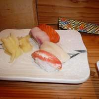 鮨処いちい - 蟹、トタテ、カン八、鮭（２５００円１０貫）