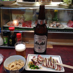 くるま - 大瓶ビール５００円とお通しはレンコンのきんぴらとイカ焼き、、