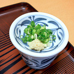 ふる里うどん  - ぶっかけ出汁と薬味は別容器で提供です。