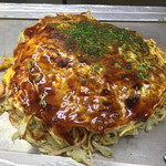 貴家。 地蔵通り本店 - 【料理】お好み焼き 貴家。スペシャル （肉玉そば、生イカ・生エビ入り） 1,050円