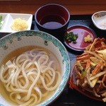 うどん喜多夢楽 - ハーフ＆ハーフの「温」とオホーツクかき揚げ
