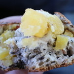 かさりんご - ごまとさつまいものミニカンパーニュ　断面