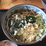 うどん・そば恭菜 - 2015年10月。ミニそばはお好みで天かす入れてくれます。