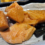 Sakeyama Masuo Shouten - 「厚切キングサーモン膳（笹川流れ藻塩寒風干し）」のメイン（２０１５年１０月）