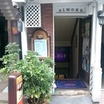 アーモンド　店舗外観