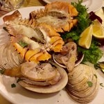 うちわえびと大あさりのグリル★
          さっきまで生きていたのだと思うと不思議な気持ち。
          
          うちわえびは身は少ないですが非常に甘みが強く、旨みもあり、ほどよく繊維質で口の中でほぐれます。
          エビの中でももっともうまいと言われているそう！