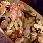 ボガマリ・クチーナ・マリナーラ - カサゴのアクアパッツァ★
      
      あさりと小さなムール貝が入っていてこちらは可愛いサイズ！
      カサゴは意外と大きいし身がふっくらしています。
      