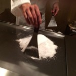 表参道うかい亭 - 鮑は岩塩蒸しに