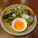 ランチメニュー「オリジナルランチプレート」（1200円）の前菜3種