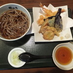 錦水庵 - 温かい天ぷらそば