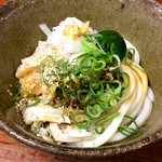 元祖しょうゆうどん 小縣家 - この量でも夏大根辛い。ごまはもっと多いほうが美味しい。