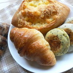 つむじ - クロワッサン・チーズパン・モチモチ生地のあんパン等3種類・レーズンのラスク