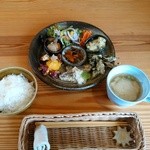 くらしとごはん リクル - 週替りプレートドリンクセット１０５０円