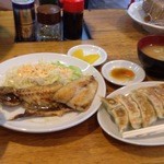 餃子王 - サバのバター焼き定食と餃子