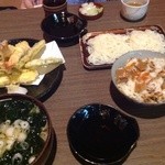 味のいち藤 - 天ぷらの盛合せも味付きご飯も美味