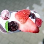 コールド・ストーン・クリーマリー - ベリーベリーショートケーキ￥480
ストロベリーミルクアイスをベースにホイップクリームとストロベリー、ブルーベリー、ラズベリーがトッピング