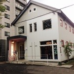 cafe日びの - 二階がレストラン、一階がカワイイ雑貨&おにぎり屋さん