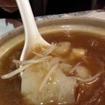 欣欣魚翅坊 - サイズはご立派な「ふかヒレ」の姿煮込み