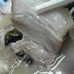 らーめん工房 龍 - ﾁｬｰｼｭｰはしっかり味の付けた豚ﾊﾞﾗ肉仕様。ご飯とも相性が良い。