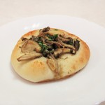 ブーランジェリーキャセロール - きのこフォカッチャ。170円税抜