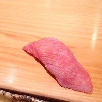 江戸前鮓 すし通 - 口の中で解けるトロは包丁も丁寧