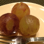 和み処 男山 - デザートのおっきな巨峰！