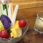 分福 - 有機野菜のバーニャカウダ。ディップも工夫されていて野菜も種類がユニークで新鮮。