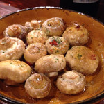 ラボラトリバーアンドレストラン - マッシュルームのアヒージョ 580円