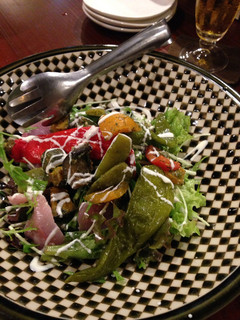ラボラトリバーアンドレストラン - ハマチと野菜のサラダ 780円